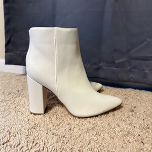 JustFab Size 7 Heeled Bootie Never Worn